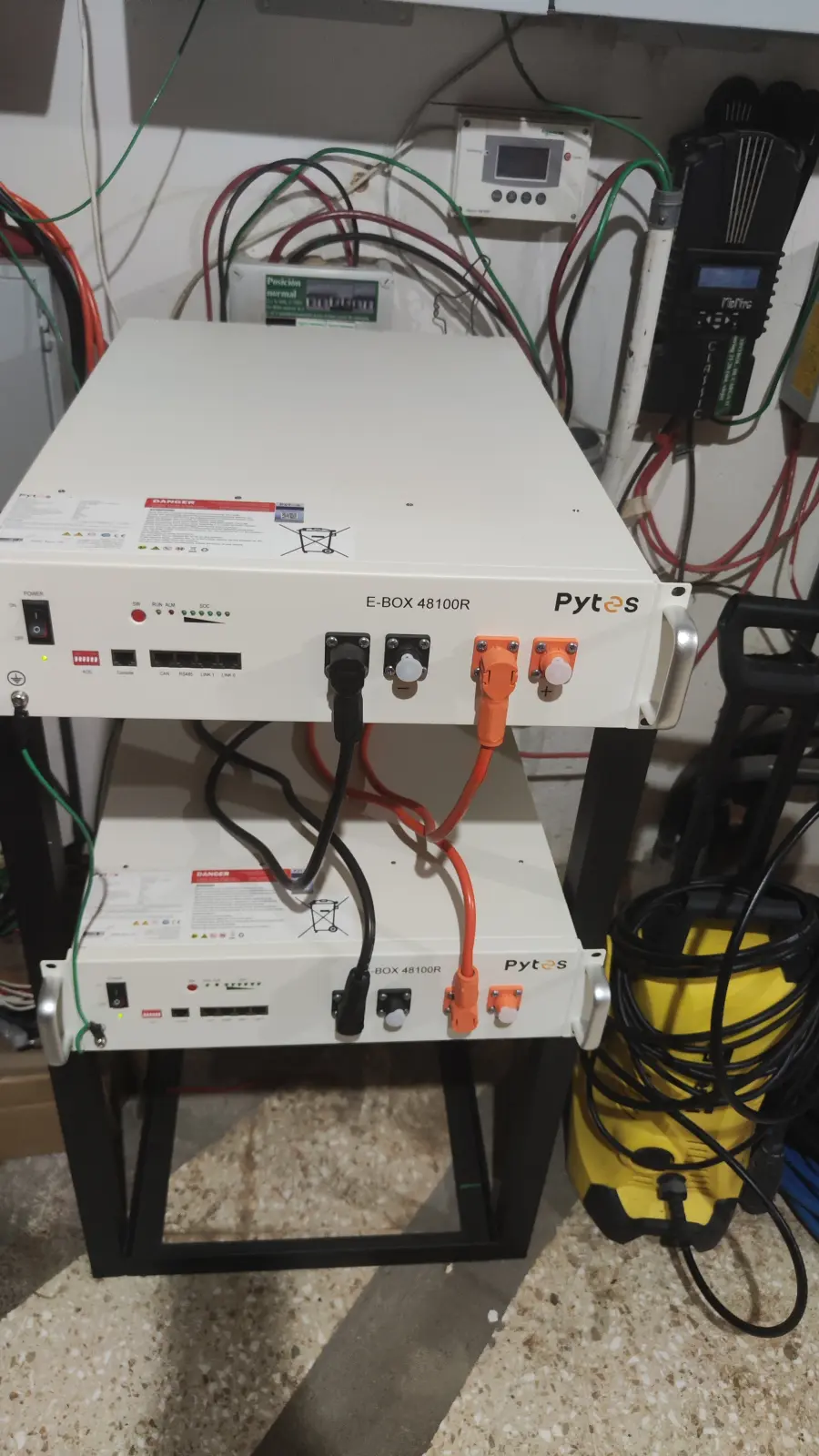 Dos baterías aseguran que la luz, el teléfono y el internet nunca se va.