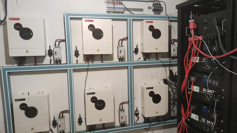 En 2022 ampliamos nuestra capacidad de inversores y controladores de carga con 30 kW adicionales, esta vez inversores chinos SRNE