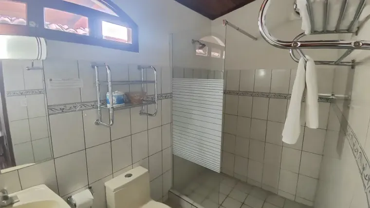The bathroom in room 11
