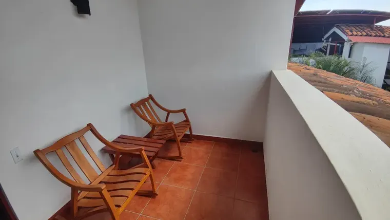 The balcony of room 11 faces west