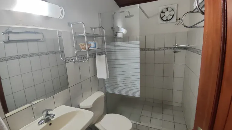 The bathroom in room 12